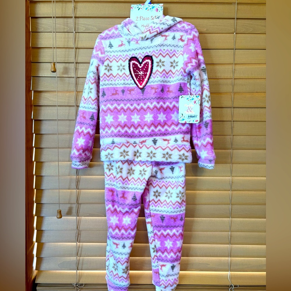 Maddie & Michelle NWT Pink and White Pajama Set with sequins Heart Design.